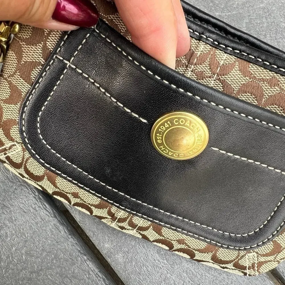 Coach wristlet small